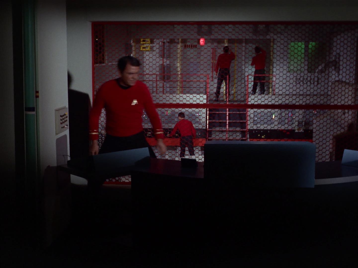 ariane179254_StarTrek_2x18_TheImmunitySyndrome_1355.jpg