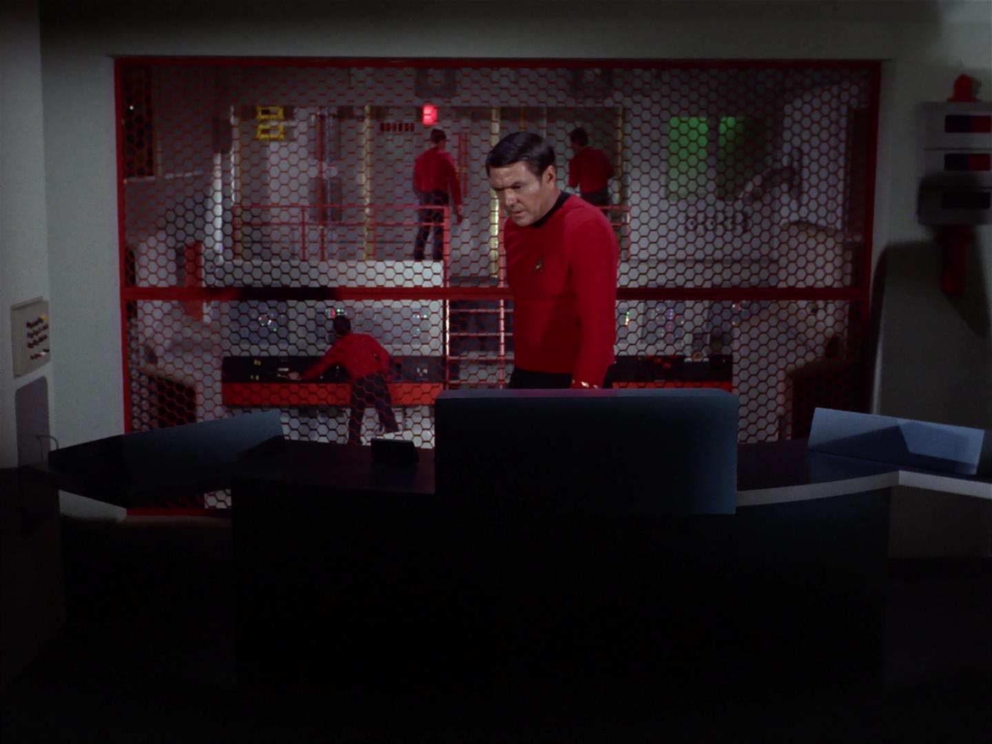 ariane179254_StarTrek_2x18_TheImmunitySyndrome_1359.jpg