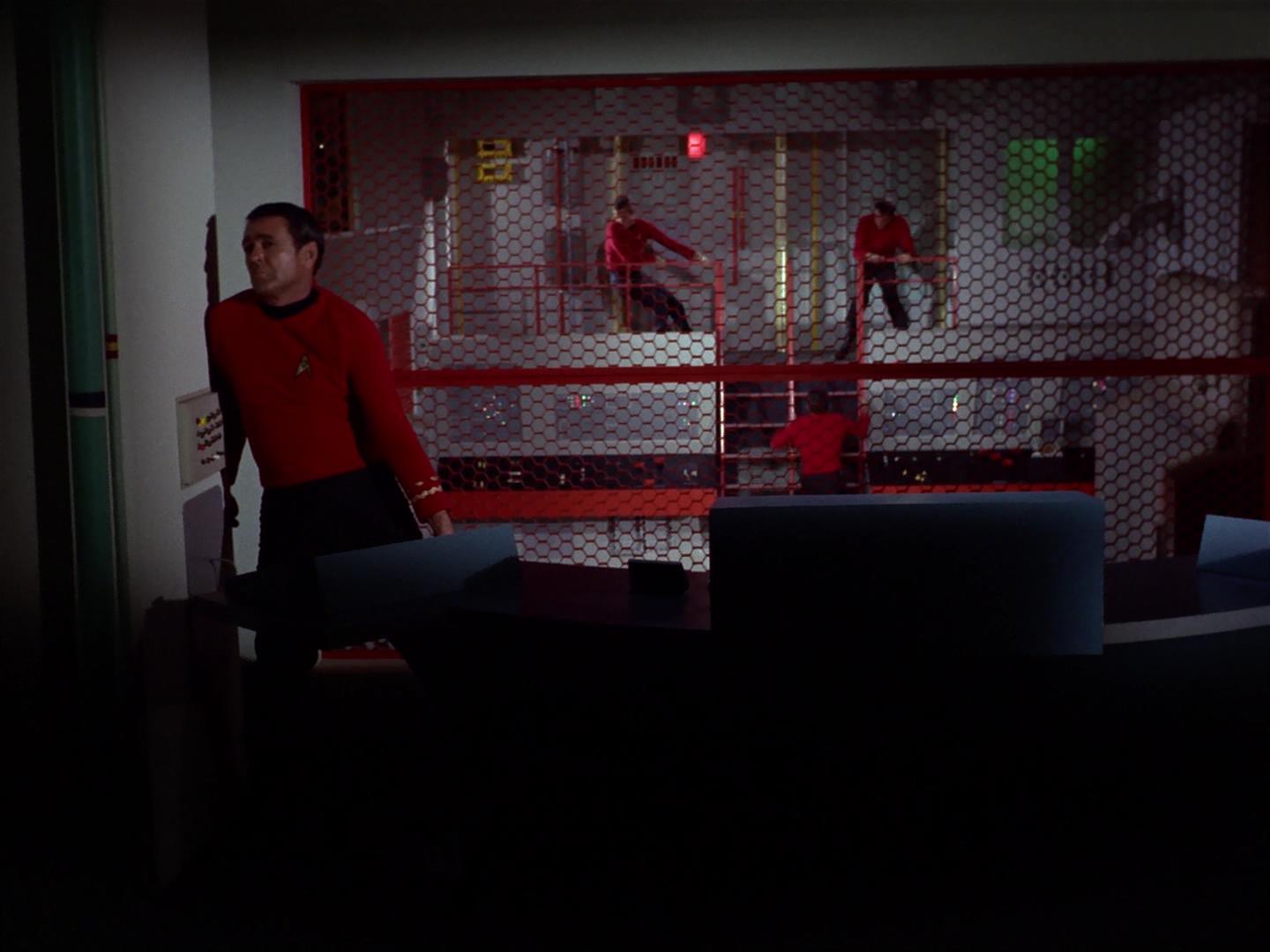 ariane179254_StarTrek_2x18_TheImmunitySyndrome_1413.jpg