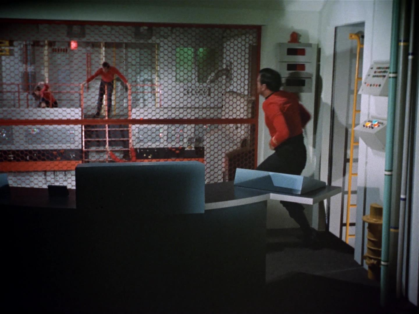 ariane179254_StarTrek_2x18_TheImmunitySyndrome_1429.jpg