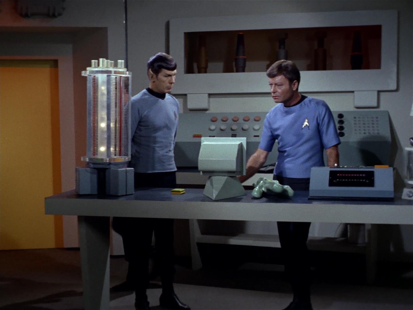 ariane179254_StarTrek_2x18_TheImmunitySyndrome_1686.jpg
