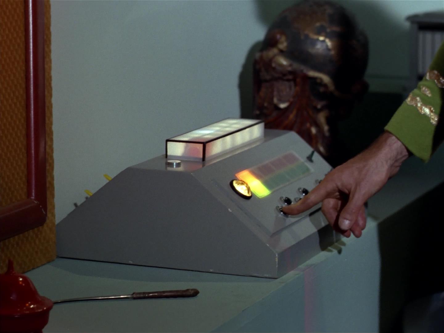 ariane179254_StarTrek_2x18_TheImmunitySyndrome_1794.jpg