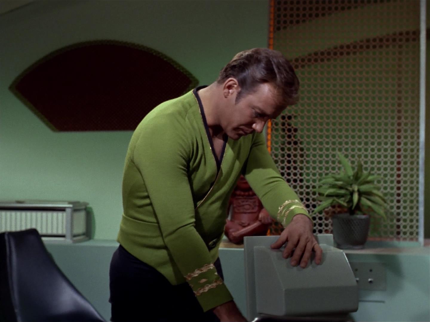 ariane179254_StarTrek_2x18_TheImmunitySyndrome_1877.jpg