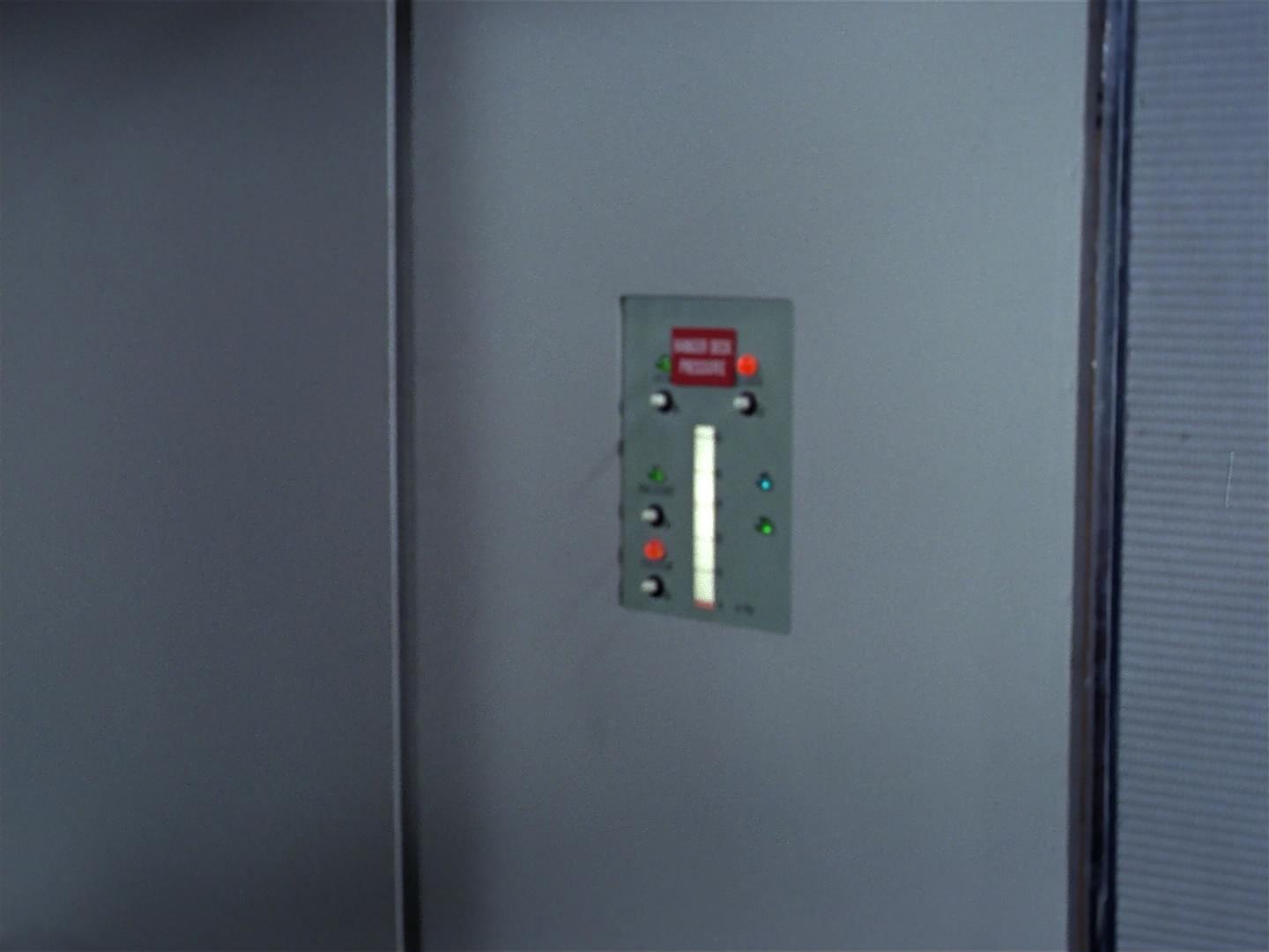 ariane179254_StarTrek_2x18_TheImmunitySyndrome_1950.jpg