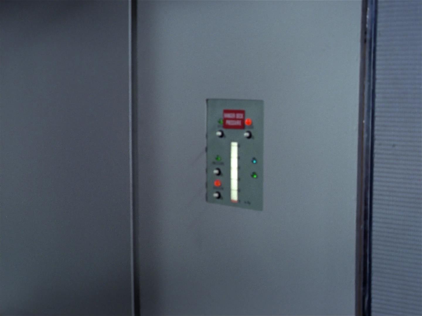 ariane179254_StarTrek_2x18_TheImmunitySyndrome_1951.jpg