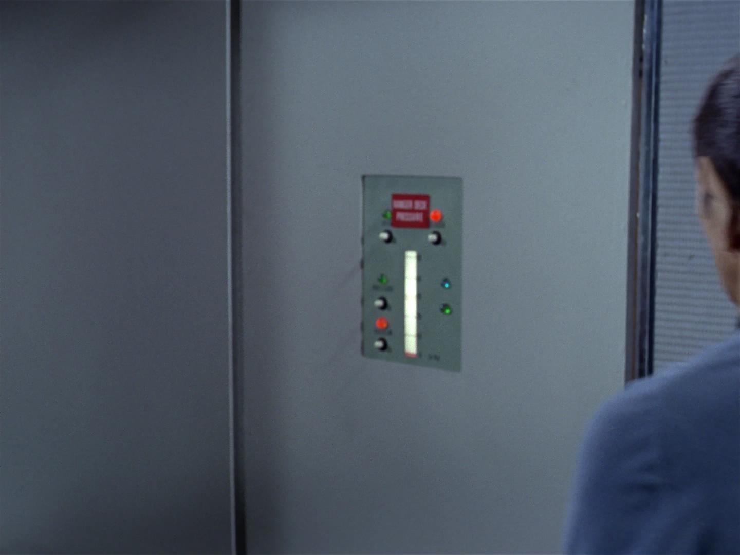 ariane179254_StarTrek_2x18_TheImmunitySyndrome_1952.jpg