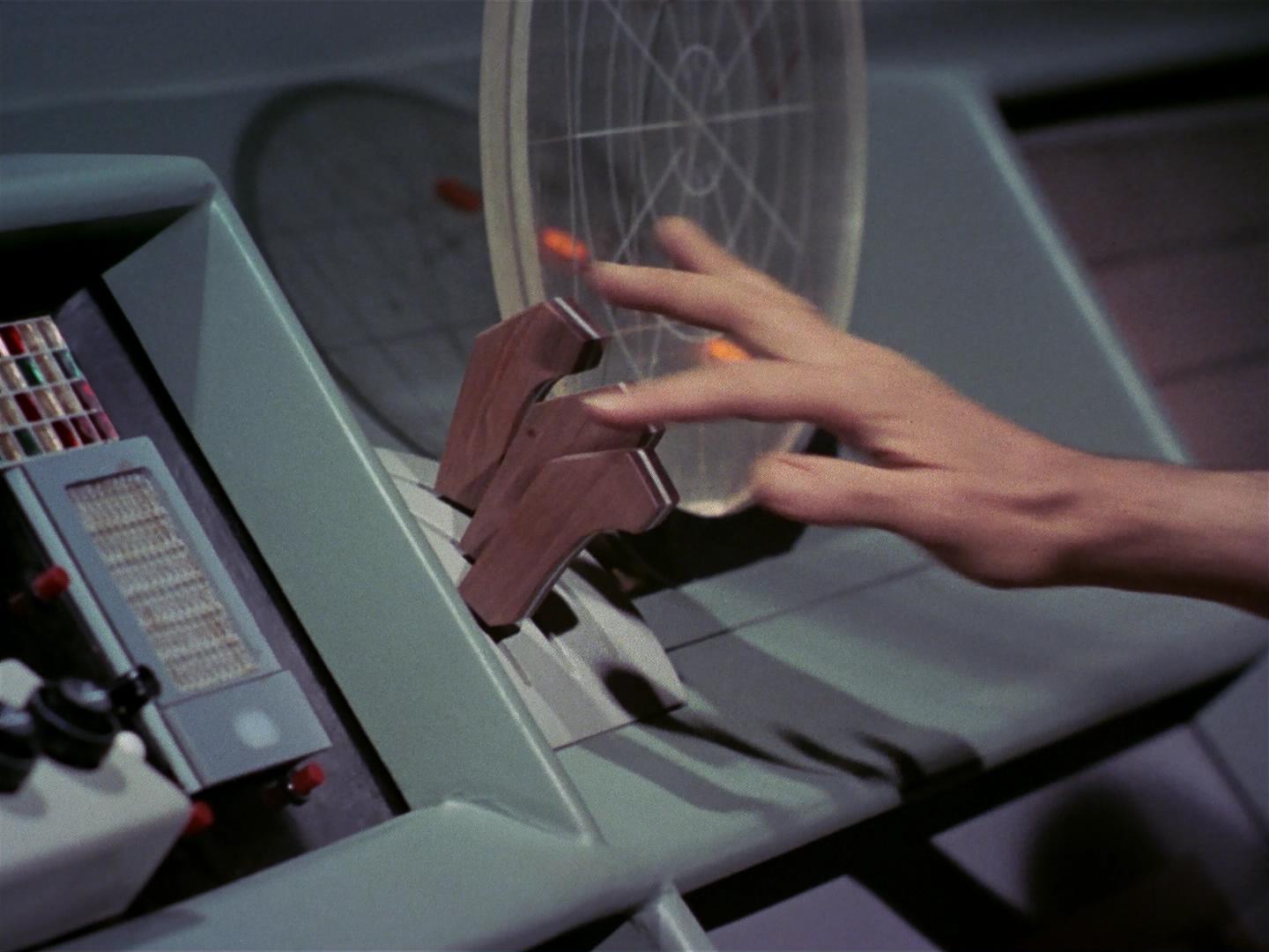 ariane179254_StarTrek_2x18_TheImmunitySyndrome_2174.jpg