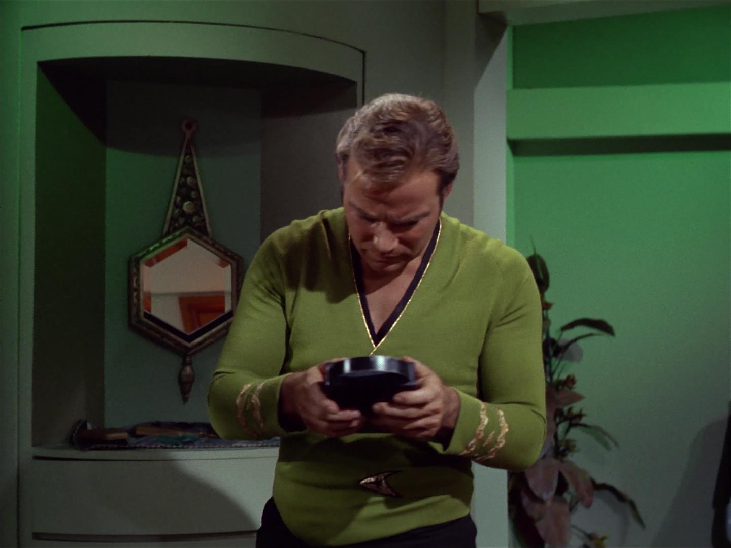 ariane179254_StarTrek_2x18_TheImmunitySyndrome_2425.jpg