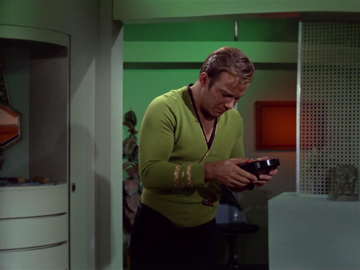 ariane179254_StarTrek_2x18_TheImmunitySyndrome_2427.jpg