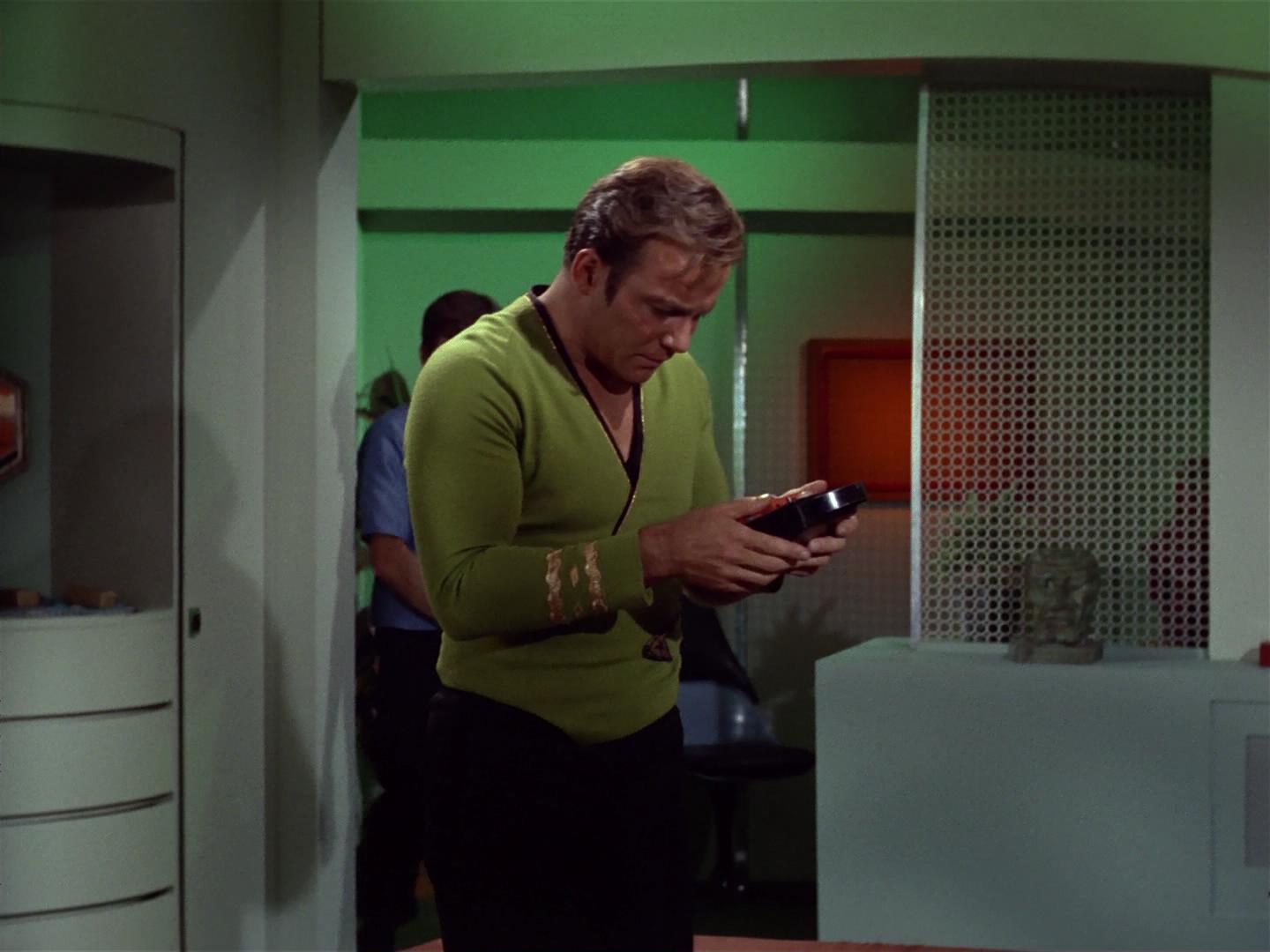 ariane179254_StarTrek_2x18_TheImmunitySyndrome_2428.jpg
