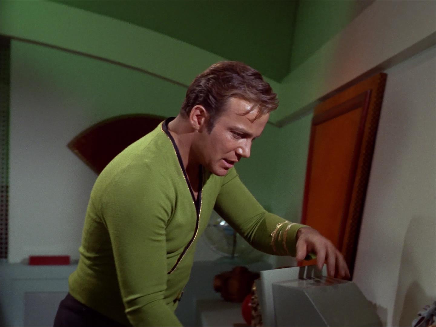 ariane179254_StarTrek_2x18_TheImmunitySyndrome_2523.jpg