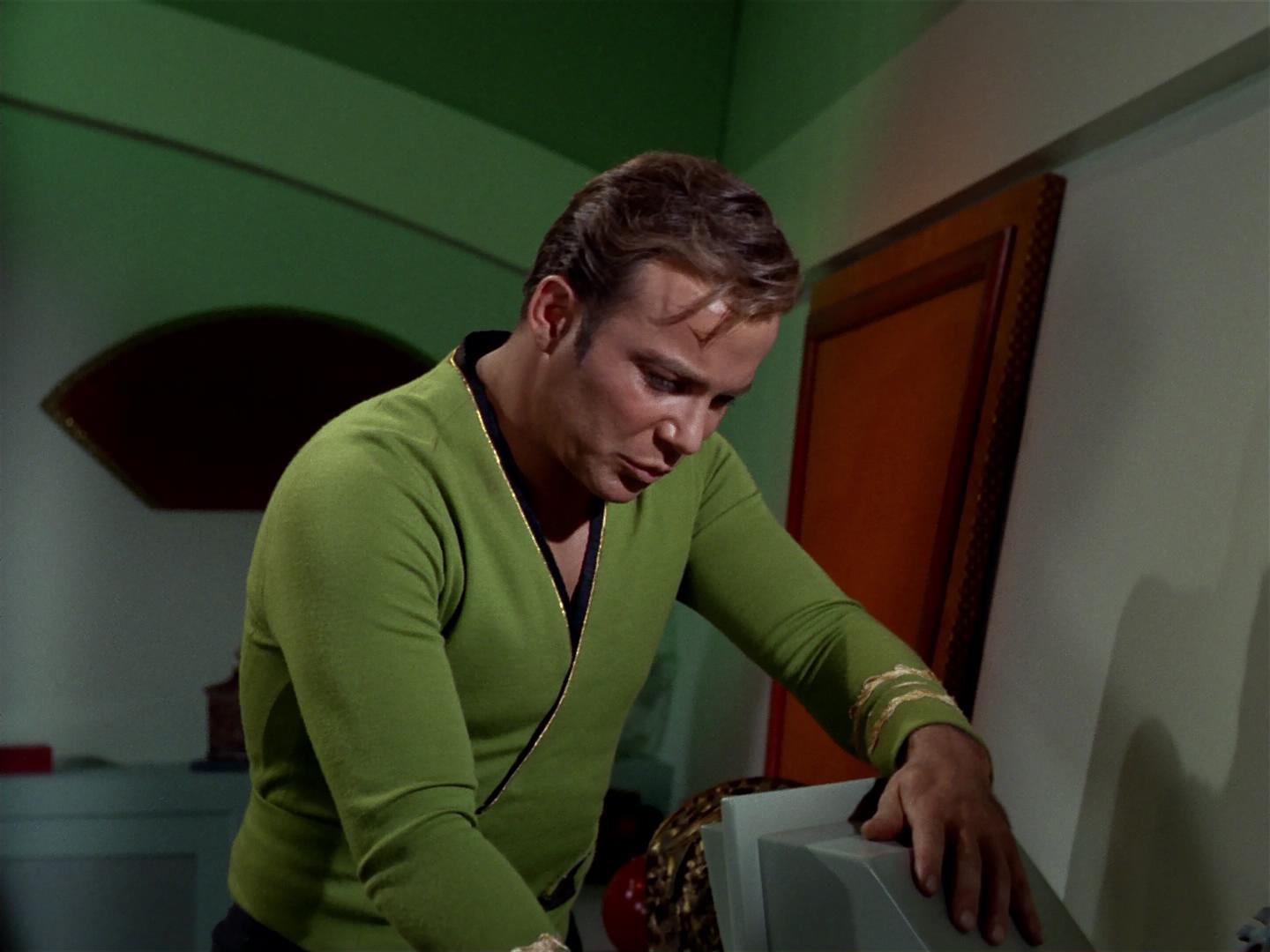 ariane179254_StarTrek_2x18_TheImmunitySyndrome_2555.jpg