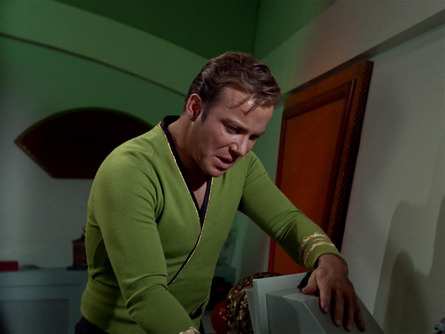 ariane179254_StarTrek_2x18_TheImmunitySyndrome_2556.jpg