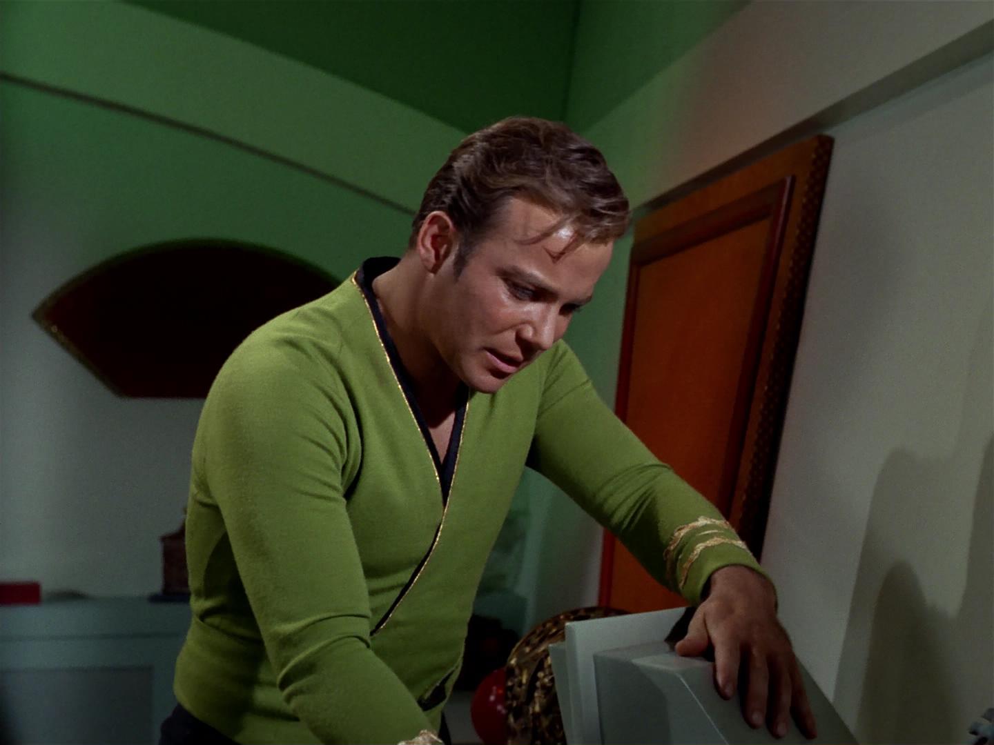 ariane179254_StarTrek_2x18_TheImmunitySyndrome_2557.jpg