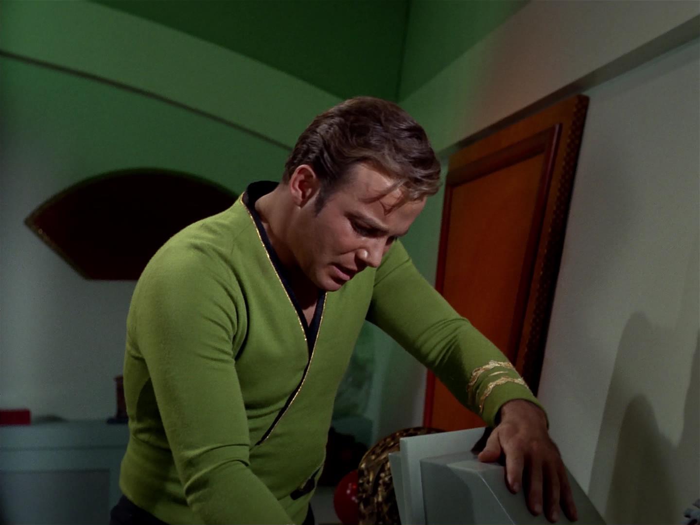 ariane179254_StarTrek_2x18_TheImmunitySyndrome_2558.jpg