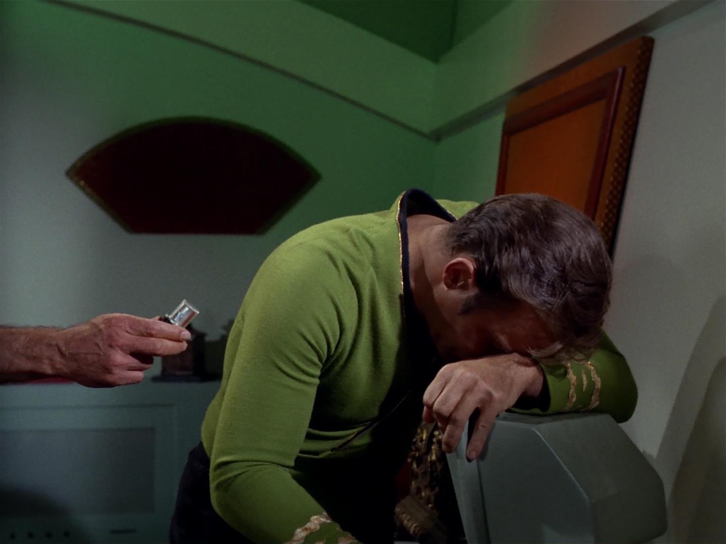 ariane179254_StarTrek_2x18_TheImmunitySyndrome_2565.jpg