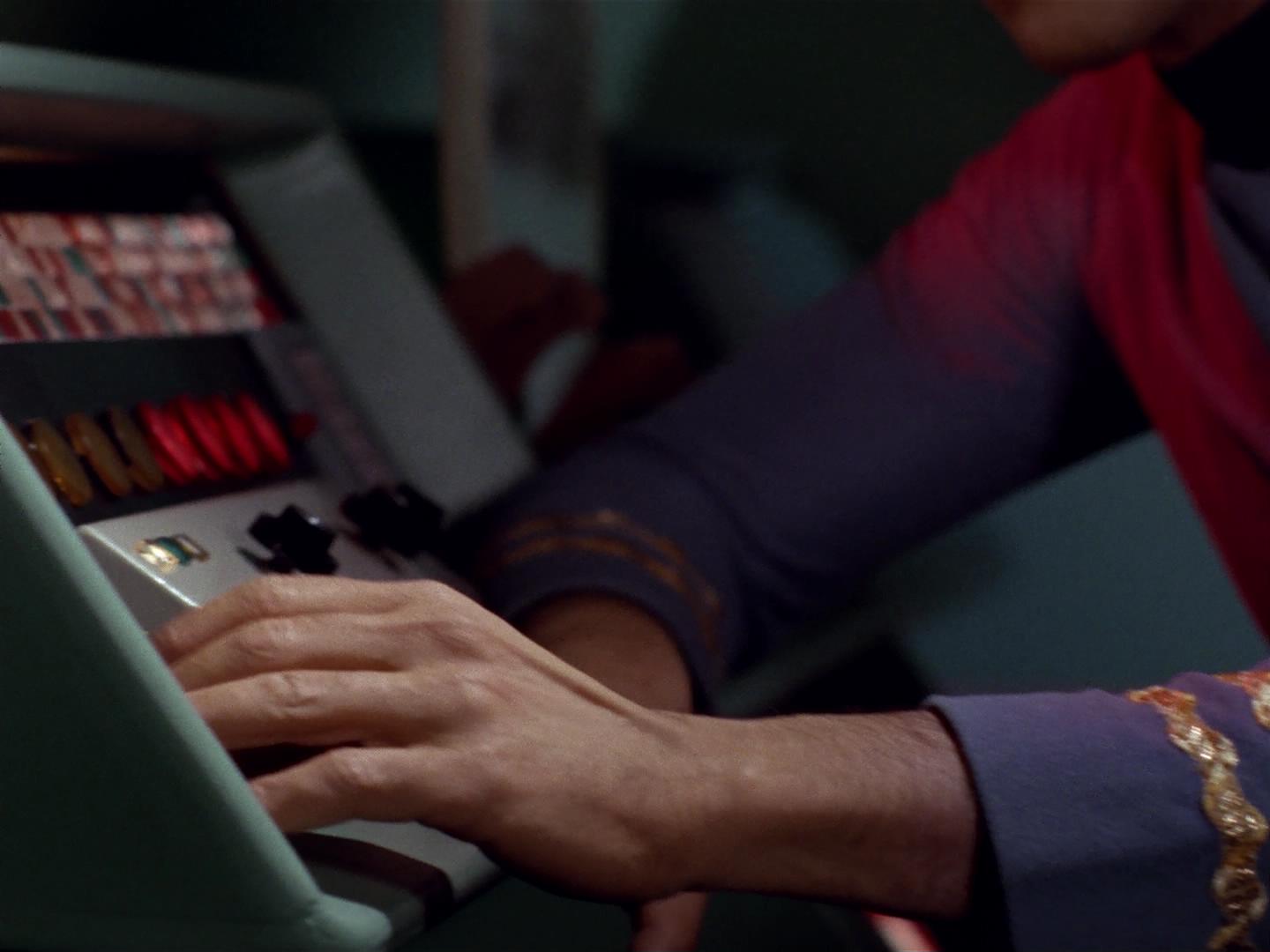 ariane179254_StarTrek_2x18_TheImmunitySyndrome_2799.jpg