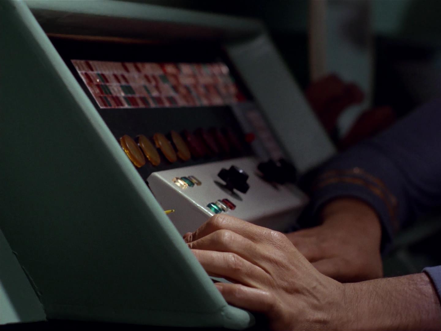 ariane179254_StarTrek_2x18_TheImmunitySyndrome_2803.jpg