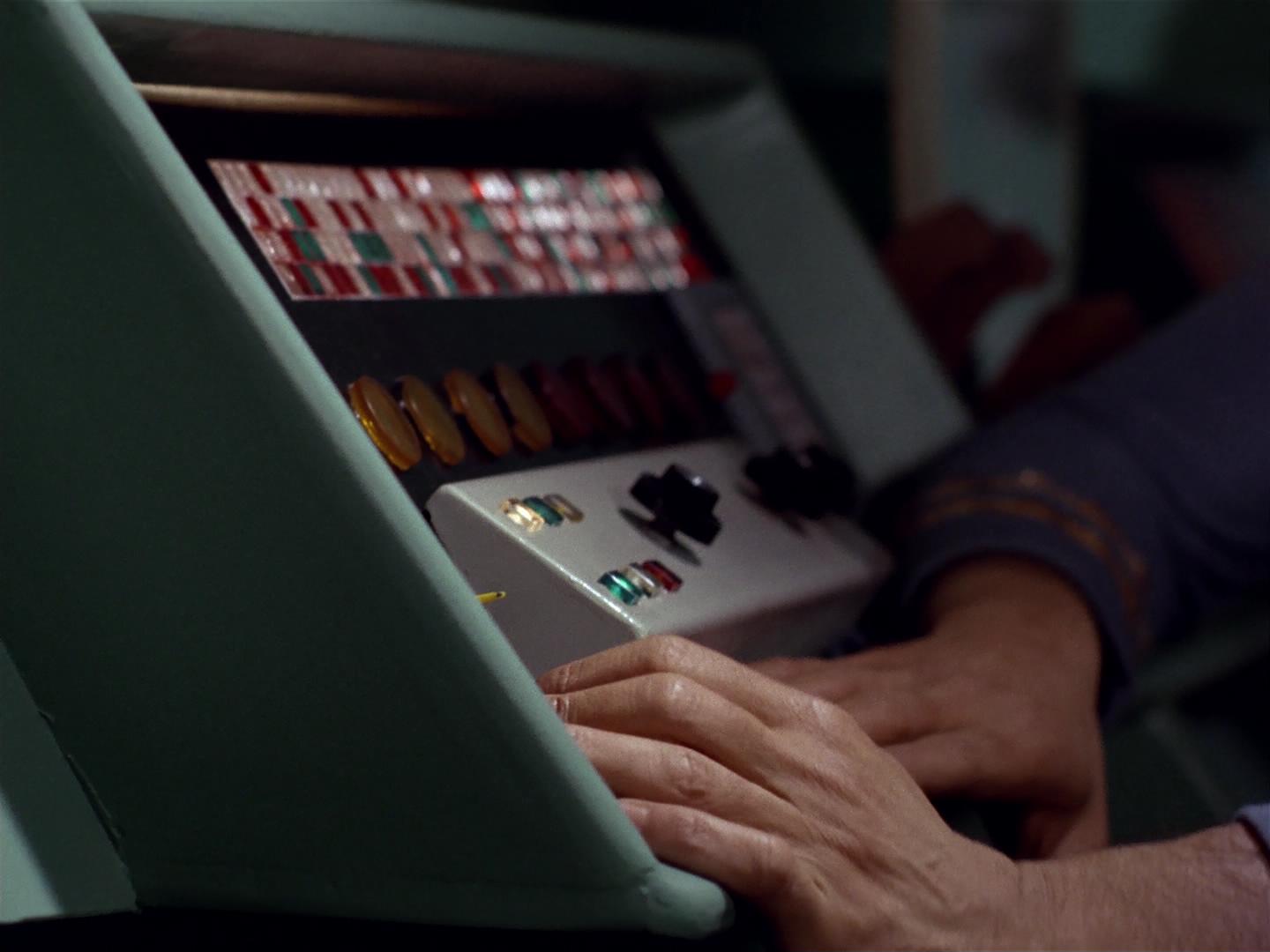 ariane179254_StarTrek_2x18_TheImmunitySyndrome_2804.jpg