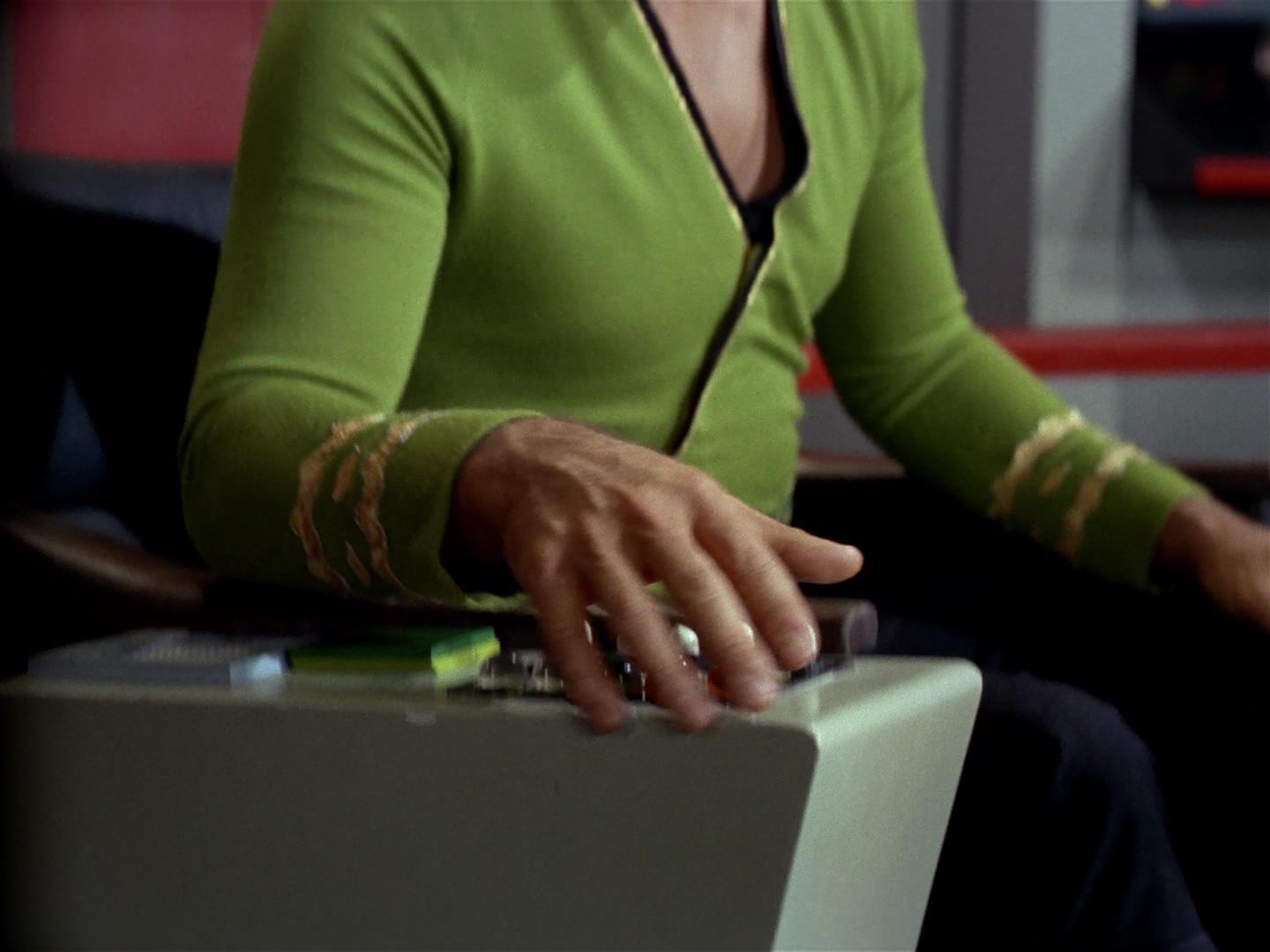 ariane179254_StarTrek_2x18_TheImmunitySyndrome_2851.jpg