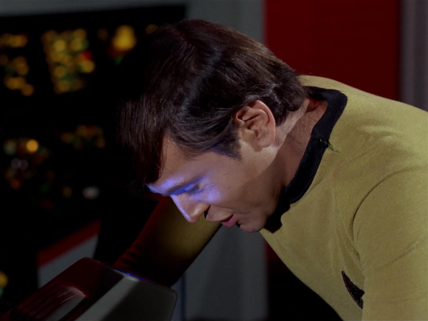 ariane179254_StarTrek_2x18_TheImmunitySyndrome_3144.jpg