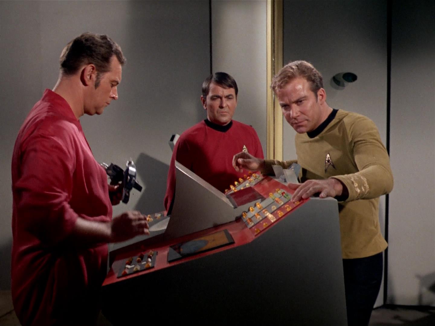 ariane179254_StarTrek_2x19_APrivateLittleWar_0346.jpg