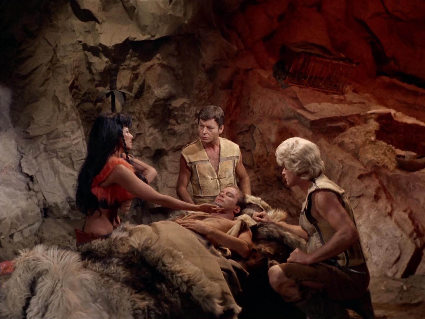 ariane179254_StarTrek_2x19_APrivateLittleWar_1224.jpg