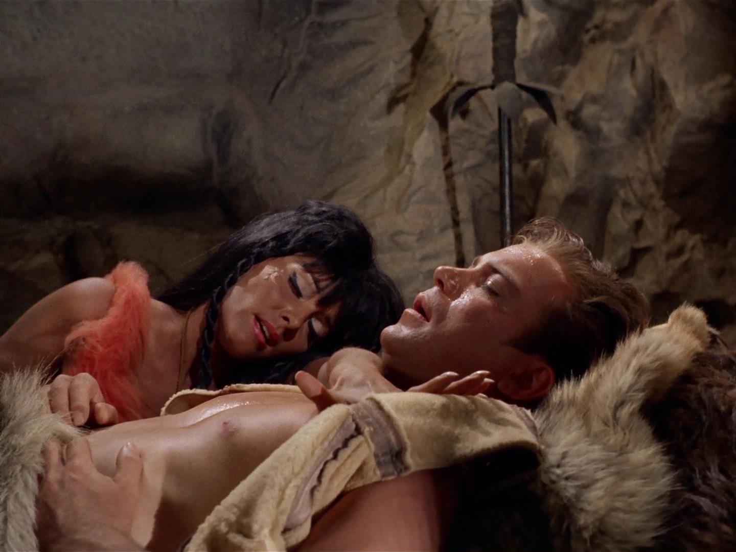 ariane179254_StarTrek_2x19_APrivateLittleWar_1292.jpg