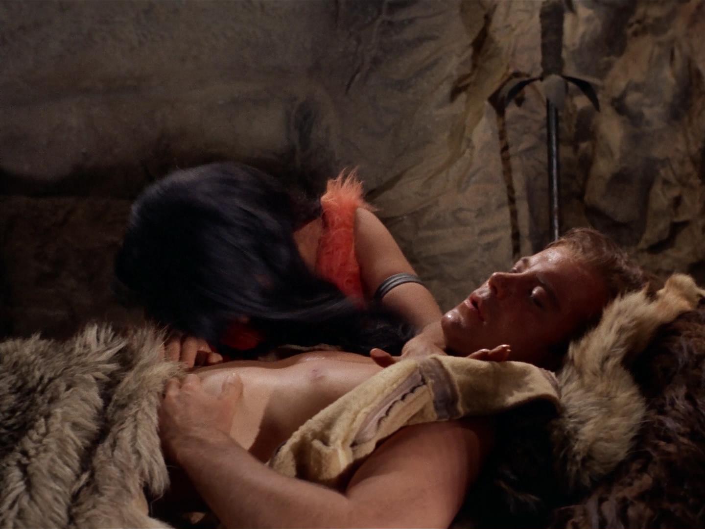 ariane179254_StarTrek_2x19_APrivateLittleWar_1324.jpg
