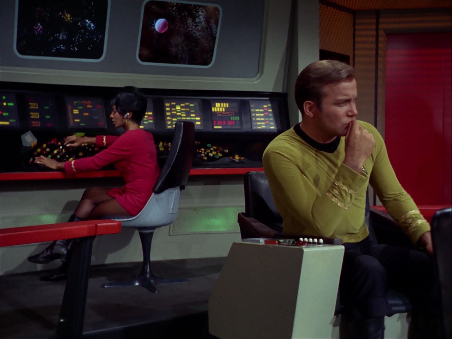ariane179254_StarTrek_2x20_ReturnToTomorrow_0015.jpg