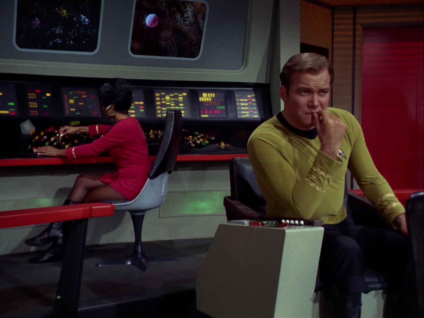 ariane179254_StarTrek_2x20_ReturnToTomorrow_0022.jpg