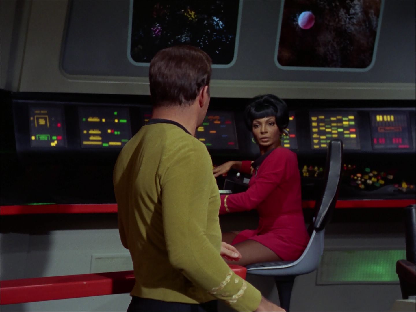 ariane179254_StarTrek_2x20_ReturnToTomorrow_0090.jpg