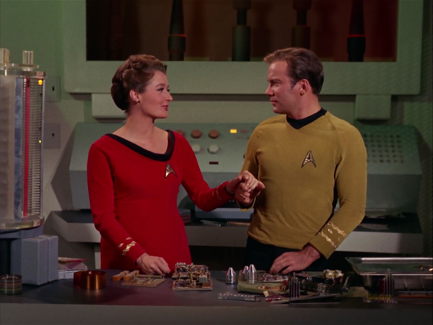ariane179254_StarTrek_2x20_ReturnToTomorrow_2029.jpg