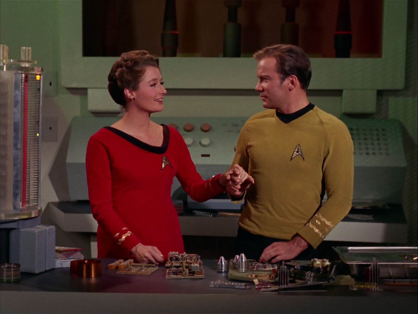 ariane179254_StarTrek_2x20_ReturnToTomorrow_2033.jpg