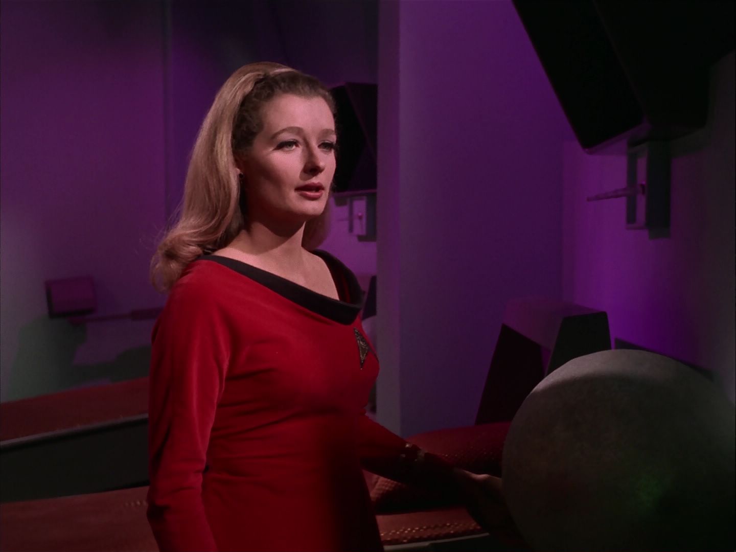 ariane179254_StarTrek_2x20_ReturnToTomorrow_2628.jpg