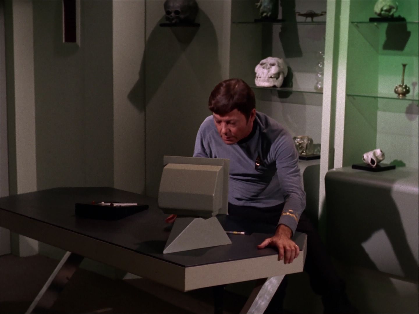 ariane179254_StarTrek_2x20_ReturnToTomorrow_2832.jpg