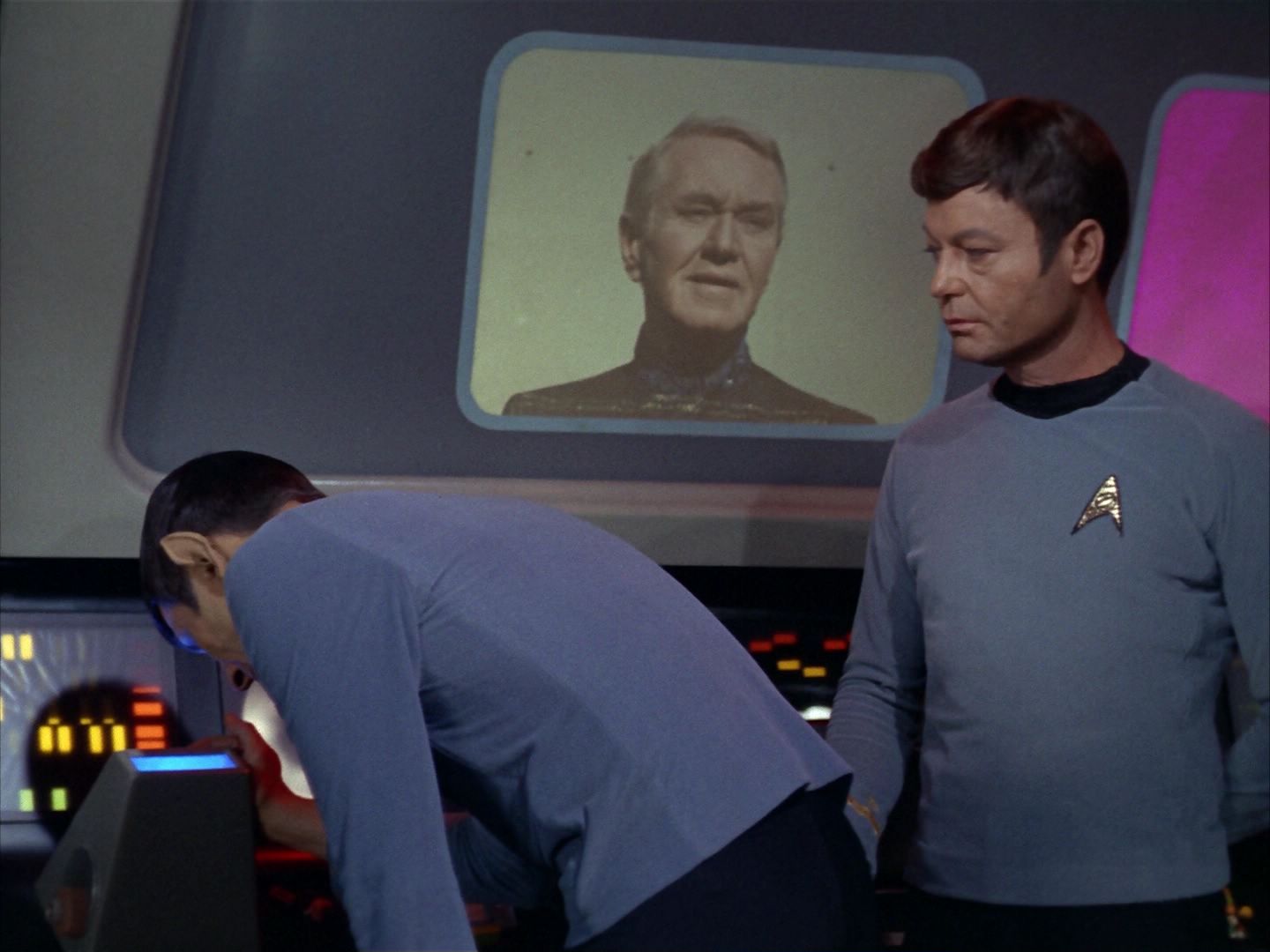 ariane179254_StarTrek_2x21_PatternsOfForce_0011.jpg
