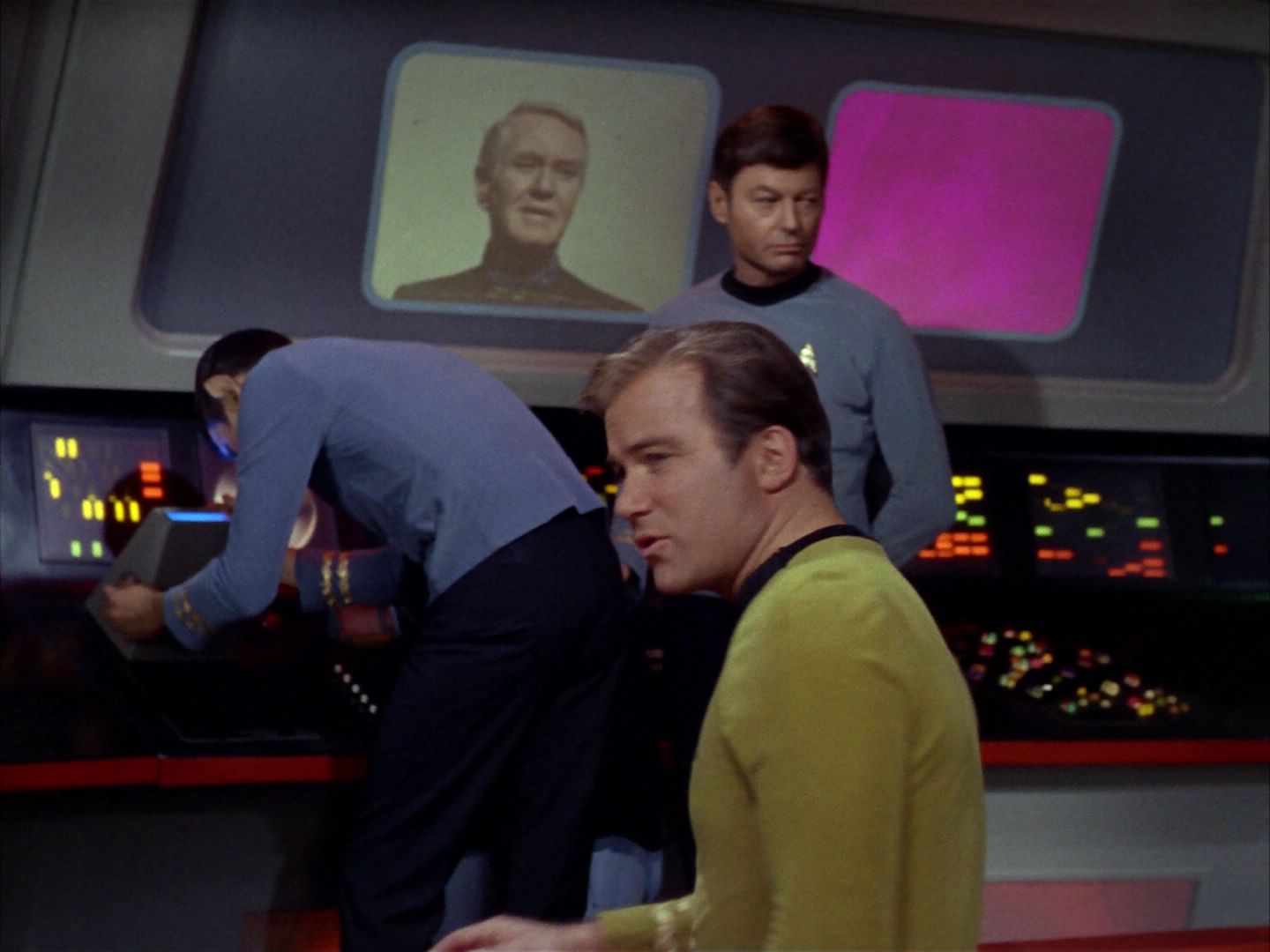 ariane179254_StarTrek_2x21_PatternsOfForce_0019.jpg
