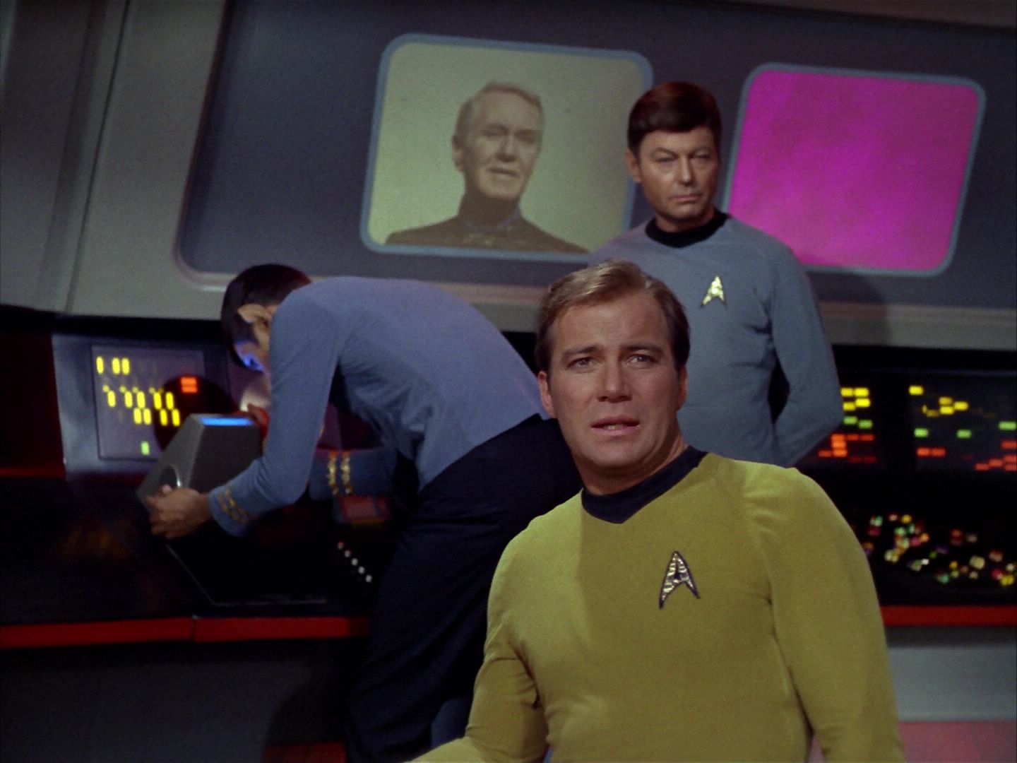 ariane179254_StarTrek_2x21_PatternsOfForce_0022.jpg