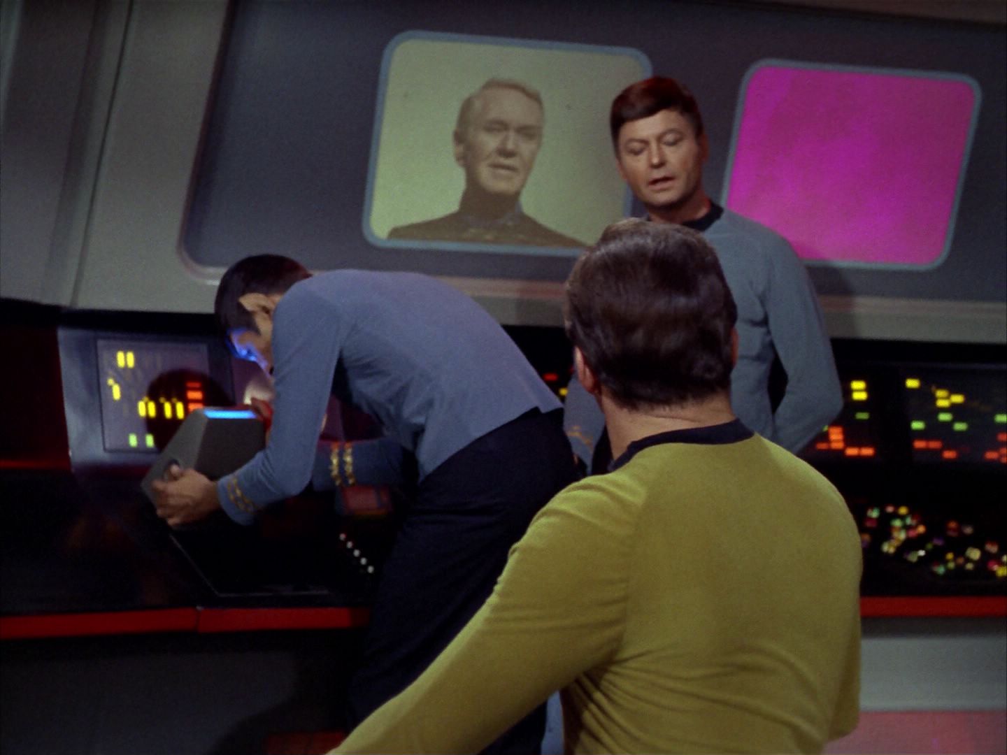 ariane179254_StarTrek_2x21_PatternsOfForce_0026.jpg