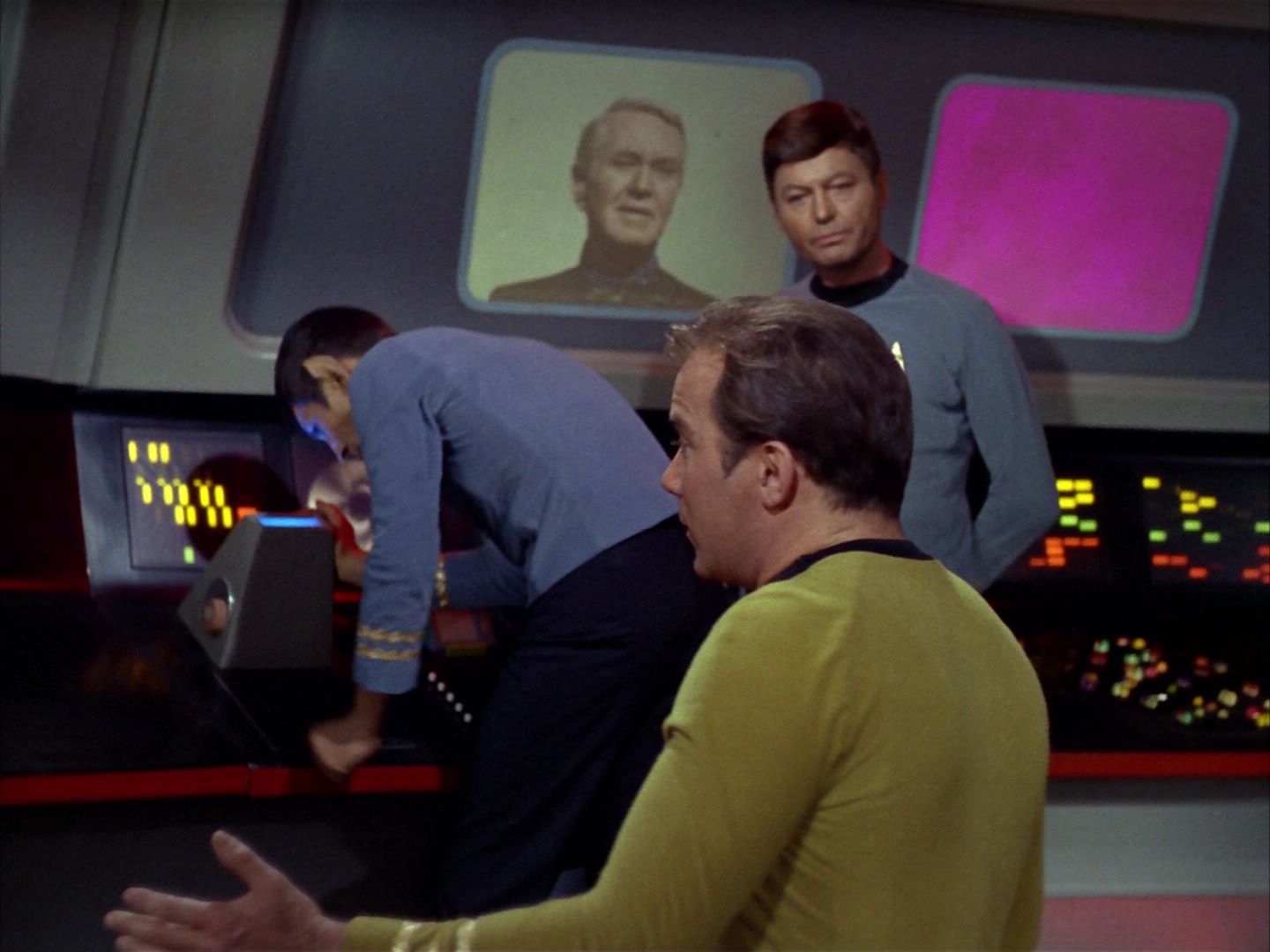 ariane179254_StarTrek_2x21_PatternsOfForce_0028.jpg