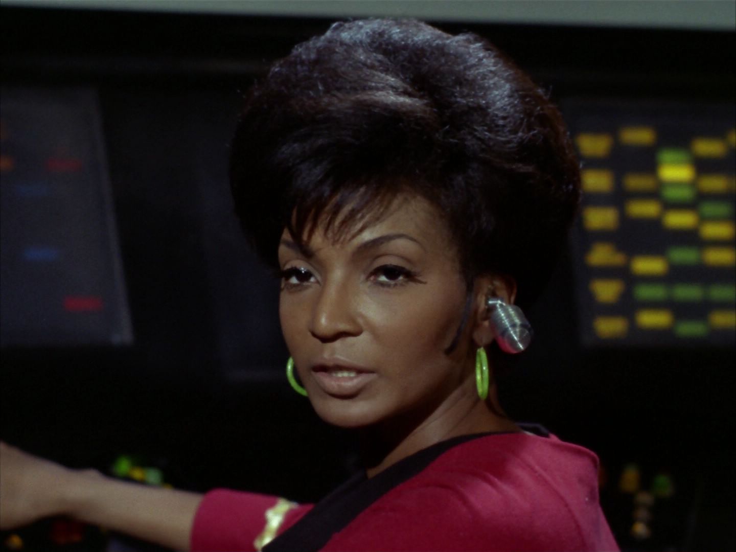 ariane179254_StarTrek_2x21_PatternsOfForce_0051.jpg