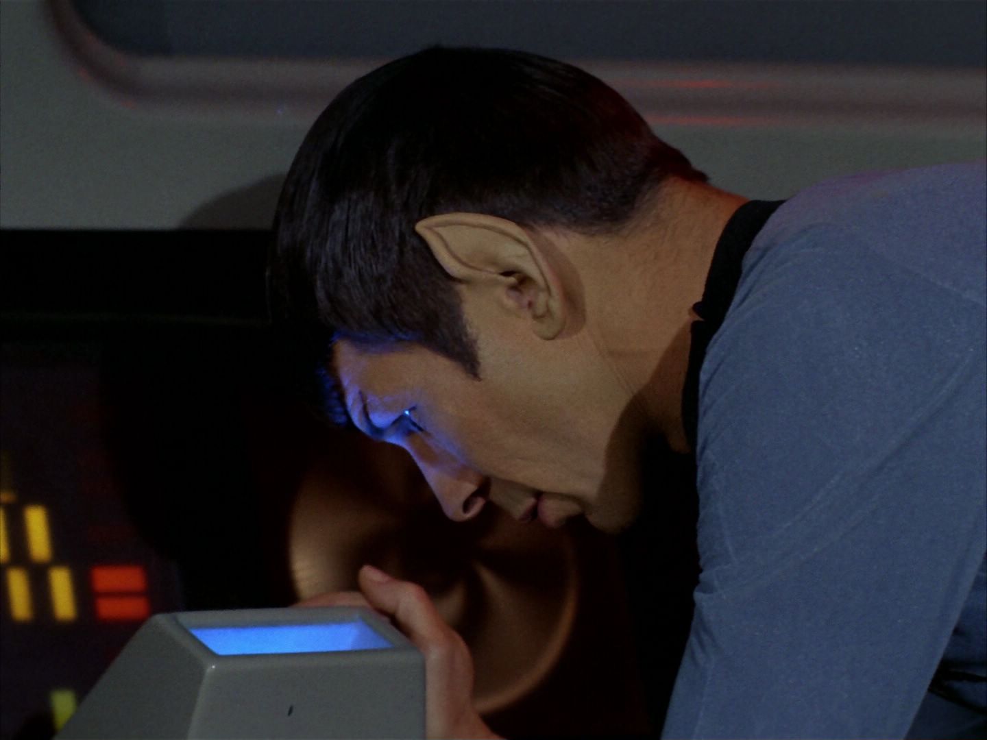 ariane179254_StarTrek_2x21_PatternsOfForce_0072.jpg