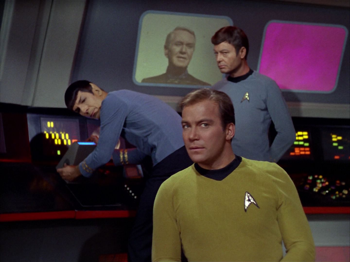 ariane179254_StarTrek_2x21_PatternsOfForce_0089.jpg