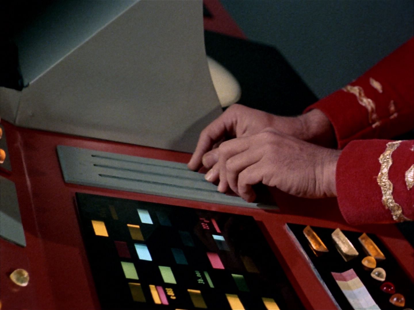 ariane179254_StarTrek_2x21_PatternsOfForce_0299.jpg