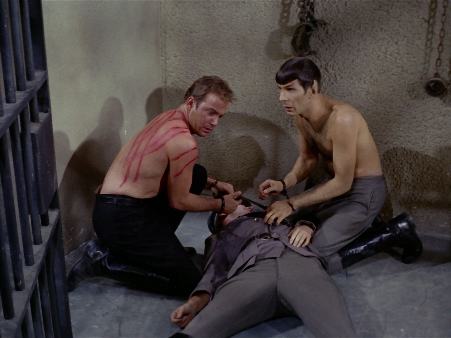 ariane179254_StarTrek_2x21_PatternsOfForce_1232.jpg