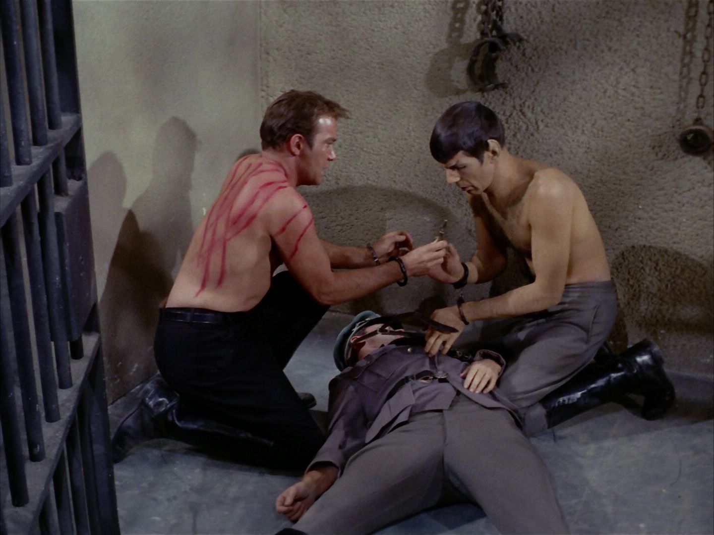 ariane179254_StarTrek_2x21_PatternsOfForce_1236.jpg