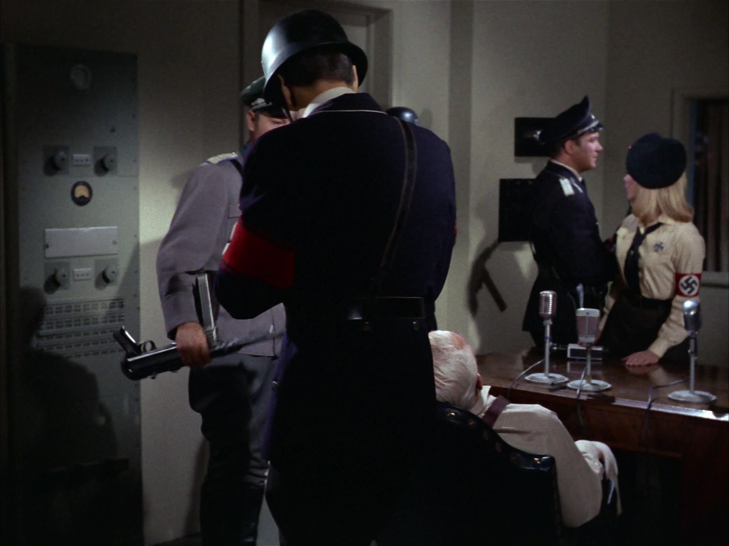 ariane179254_StarTrek_2x21_PatternsOfForce_2524.jpg
