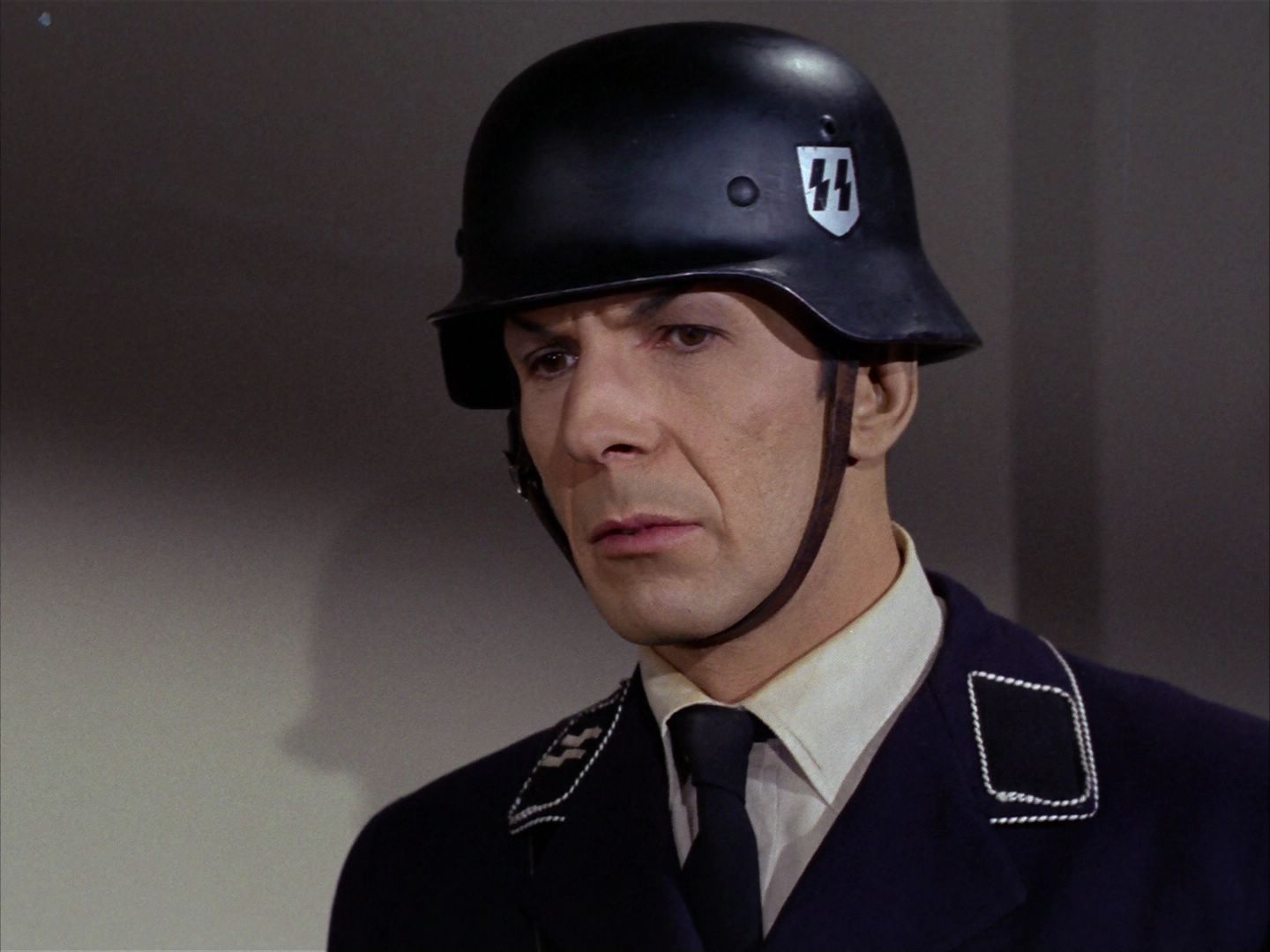 ariane179254_StarTrek_2x21_PatternsOfForce_2647.jpg