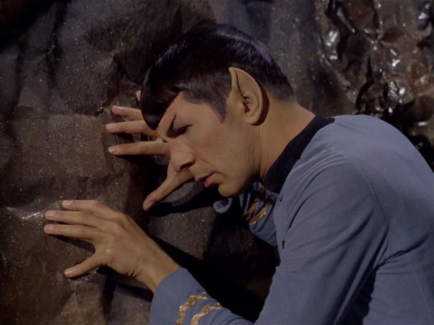 ariane179254_StarTrek_2x22_ByAnyOtherName_0723.jpg